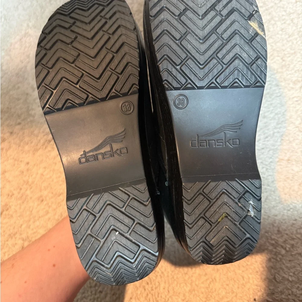 LIKE NEW Dansko Black Slip-On Clogs, Women’s 38 // 7.5-8 - Picture 6 of 10
